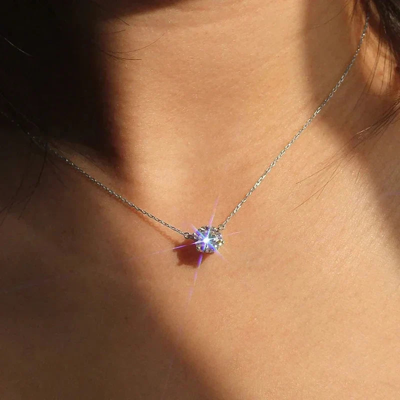 Elegantný Solitaire Náhrdelník s Kryštálom 