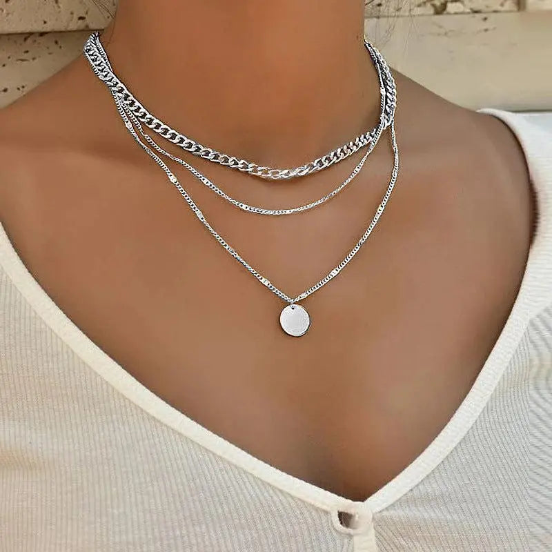 Elegantný zlatý a strieborný náhrdelník 