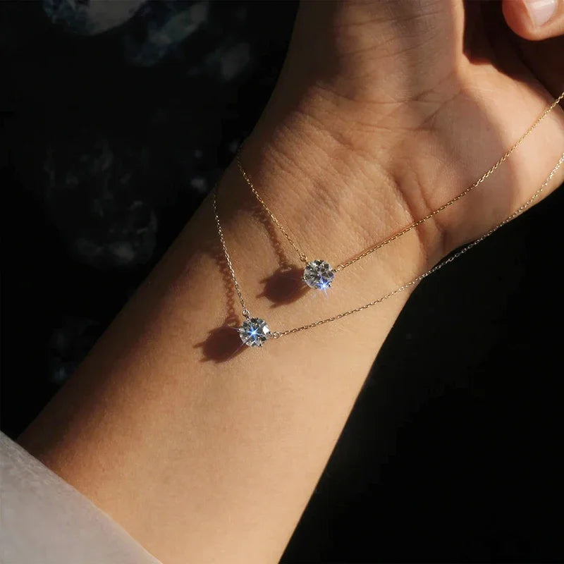 Elegantný solitérny náhrdelník s kryštálom 