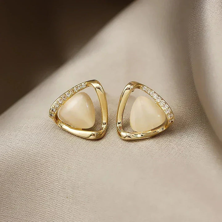 Elegantné trojuholníkové náušnice s opálom a krištáľmi 