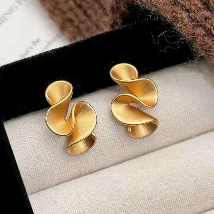 Kvetinové náušnice zo striebra a 18K zlata