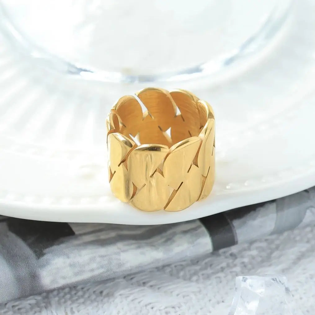 Zlatý geometrický prsteň