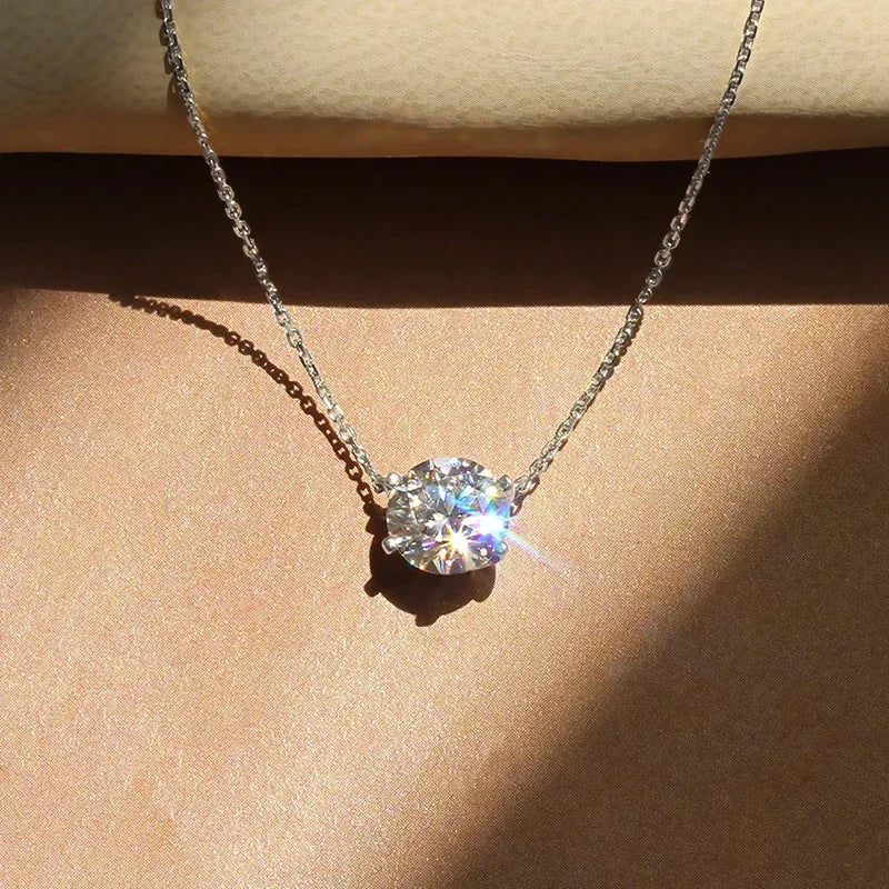 Elegantný Solitaire Náhrdelník s Kryštálom 