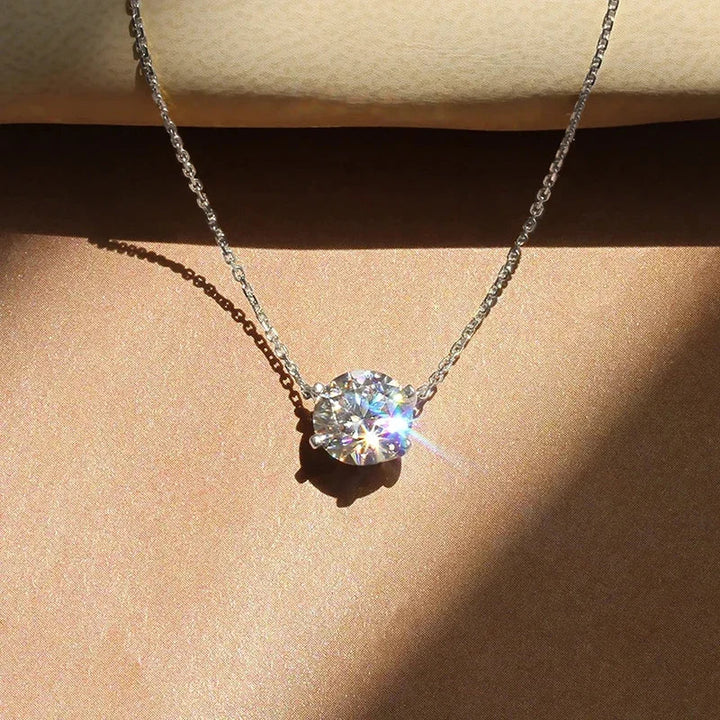 Elegantný Solitaire Náhrdelník s Kryštálom 